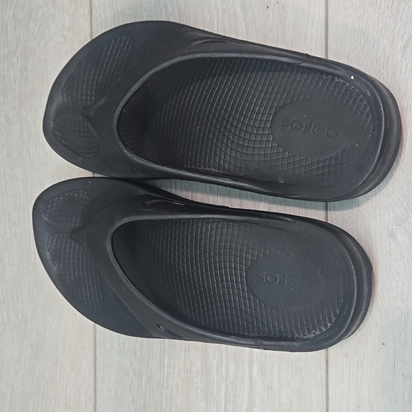 Oofos Women Thong Recovery Black Slide Sandals Shoes Sz 6 - Picture 5 of 12